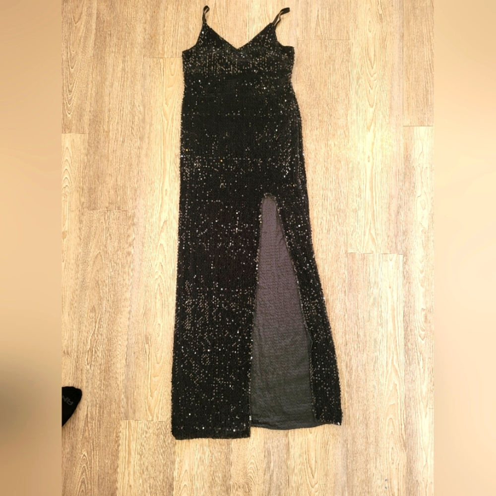 Sequined black full length dress Medium